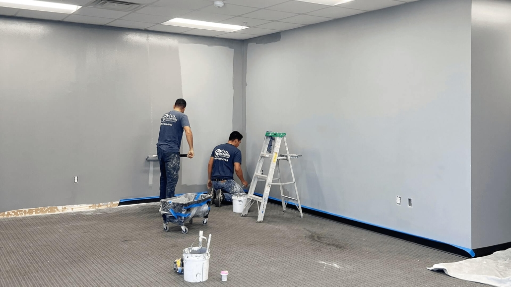 Picture of a commercial pro painting Orlando